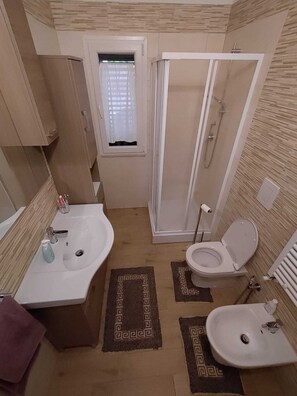 Maison, 1 chambre, balcon, vue jardin | Salle de bain