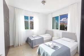 4 Schlafzimmer, Zimmersafe, Bügeleisen/Bügelbrett, Reisekinderbett