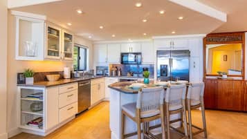 Condo, 2 quartos | Cozinha privada | Geladeira, fogão, cooktop, cafeteira/chaleira