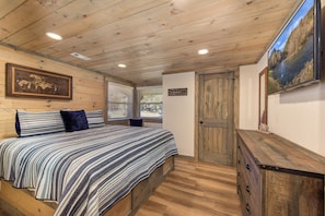 3 bedrooms, desk, iron/ironing board, free WiFi