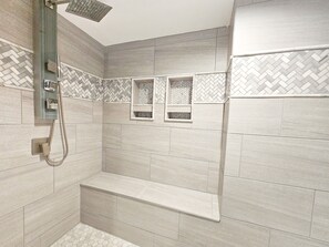 Condo, 2 Bedrooms | Bathroom | Towels, shampoo