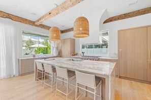 ハウス 5 ベッドルーム | 専用キッチン | 冷蔵庫、オーブン、コーヒー / ティーメーカー、トースター