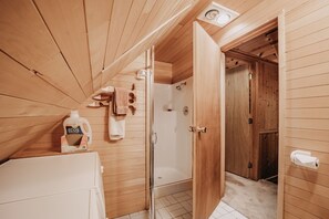 Cabana, 2 quartos | Banheiro | Toalhas de banho 