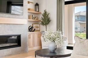 Living area - Paradise Shores 8 Bedroom Home (St. George)