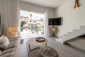 Smart TV - Balandrine D'exception Rénovée Très Récemment (PORT GRIMAUD)