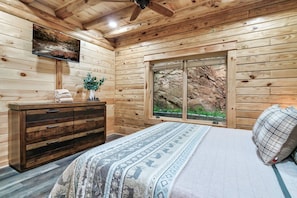 3 bedrooms, desk, iron/ironing board, WiFi
