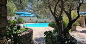 حمّام سباحة خارجي