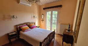 3 bedrooms, iron/ironing board, travel cot, free WiFi