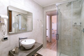 Apartment, 1 Bedroom, Patio, Garden View | Bathroom amenities