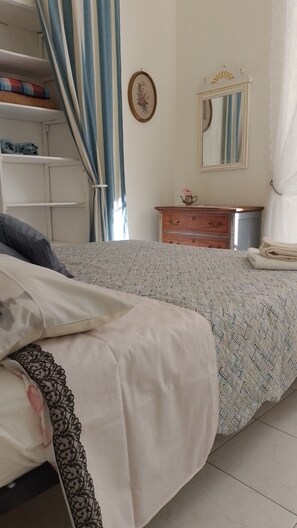 3 bedrooms, desk, iron/ironing board, travel cot