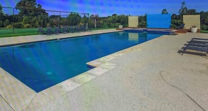 Resort Villa walk-GP Circuit 3x2 bar onsite