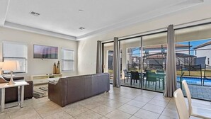 Casa (162 Balmoral) | Exterior