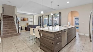 Casa (162 Balmoral) | Exterior
