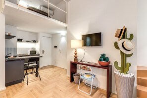 Tremannsrom – standard | Skrivebord, lydisolert og wi-fi (inkludert)