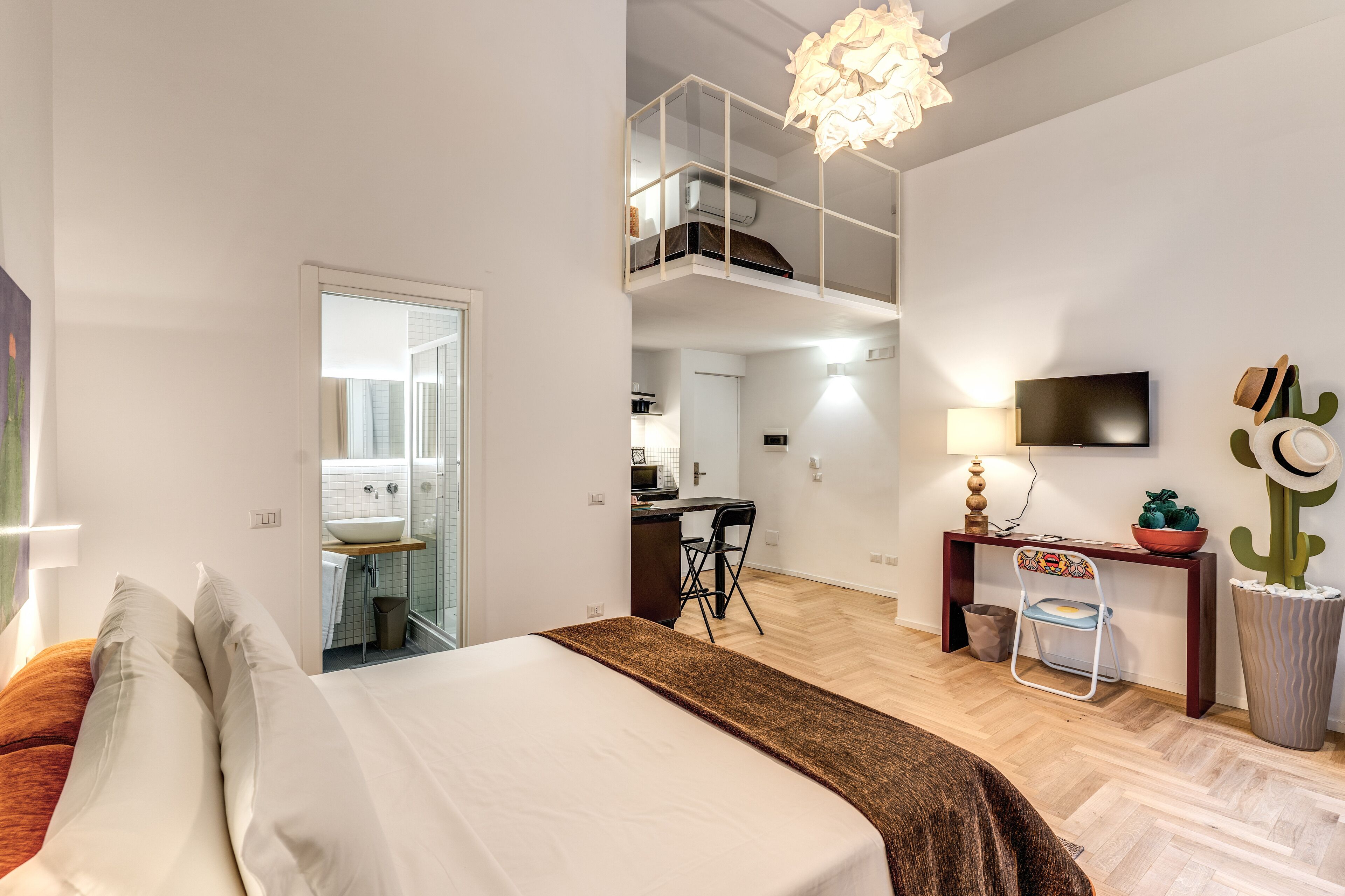 Standard Triple Room | Desk, soundproofing, free WiFi