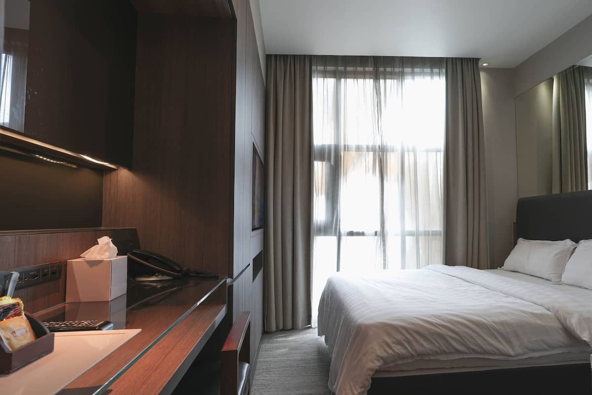 Superior Queen | Minibar, in-room safe, desk, laptop workspace