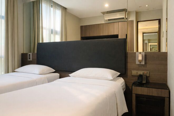 Minibar, safe på rommet, skrivebord og skrivebord for bærbar PC