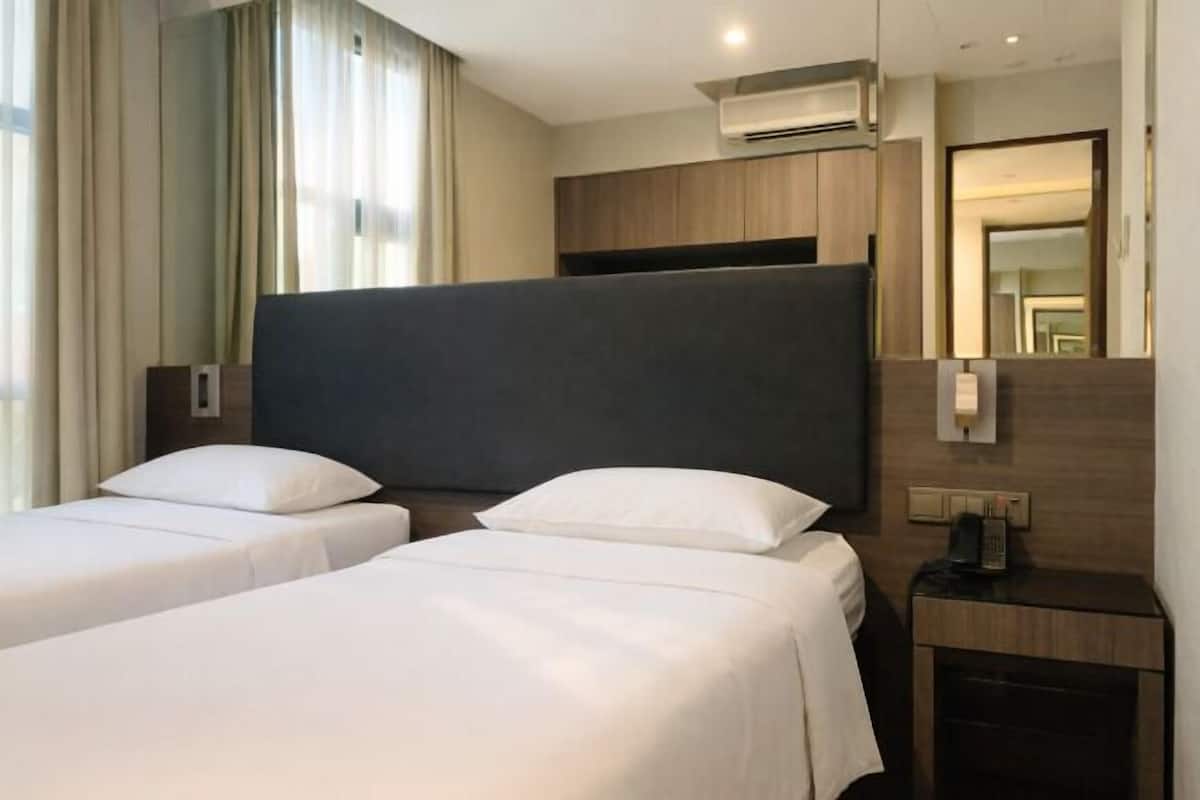 Minibar, safe på rommet, skrivebord og skrivebord for bærbar PC