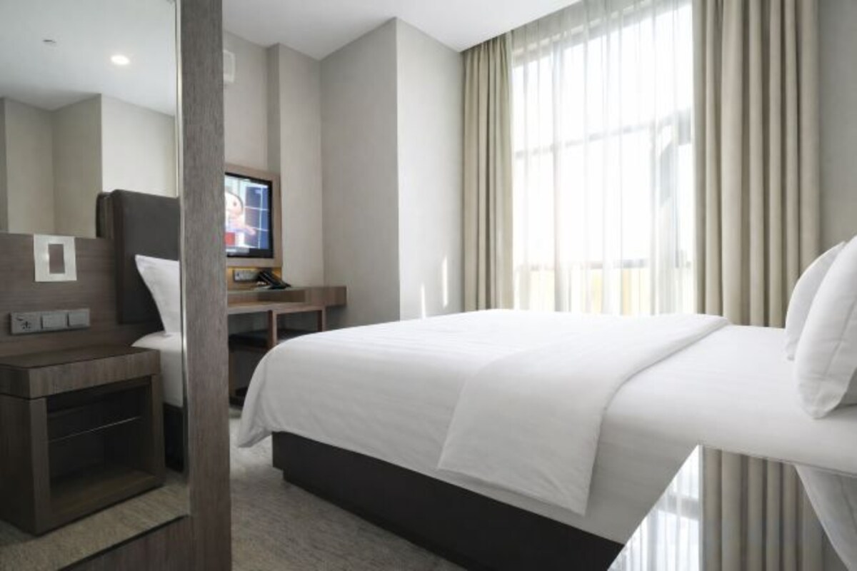 In-room safe, desk, laptop workspace, WiFi (free)