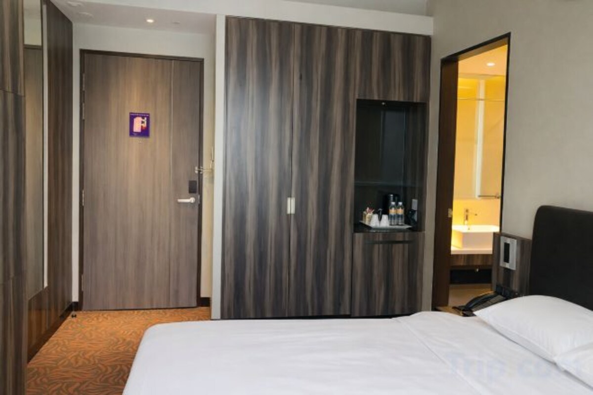 In-room safe, desk, laptop workspace, WiFi (free)
