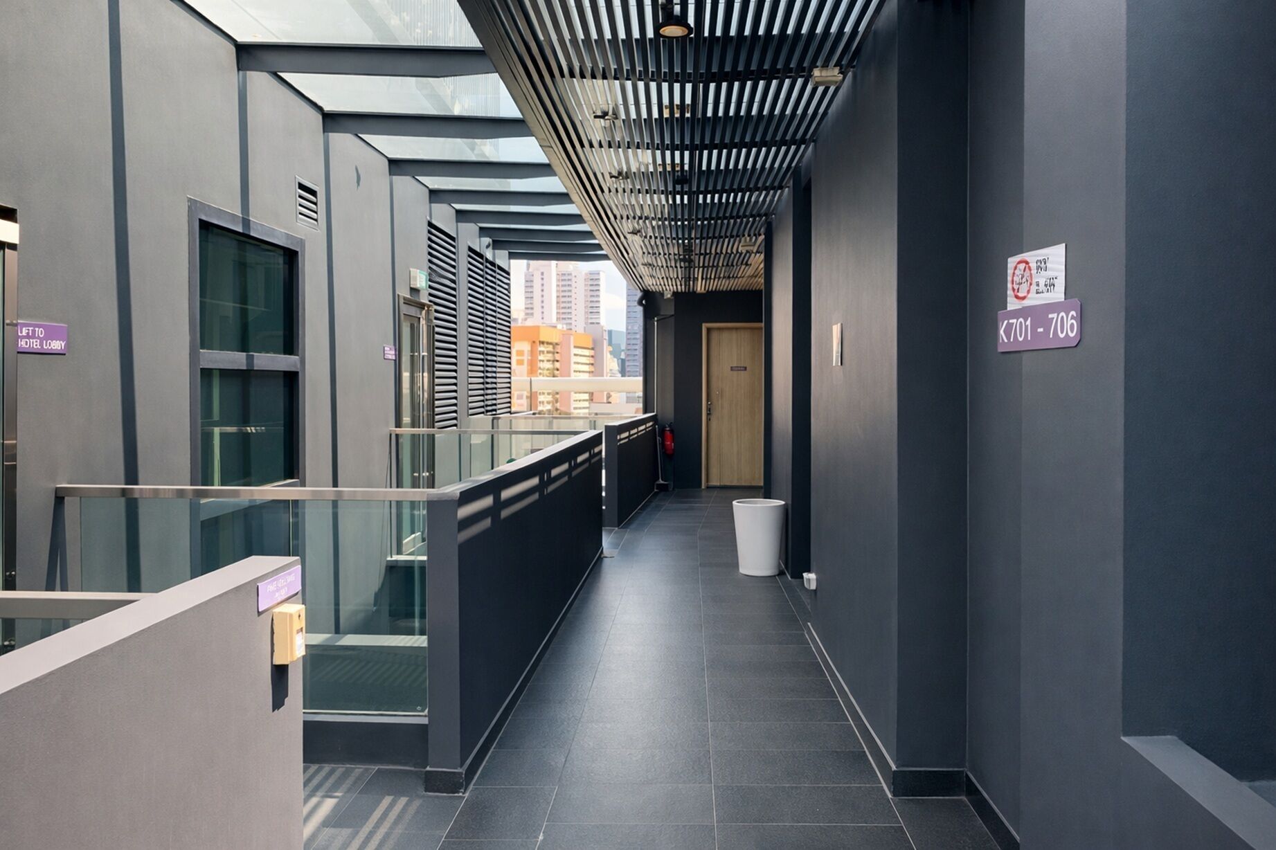 Caja de seguridad en la habitación y escritorio 