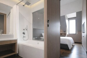 Executive Room | Baño | Secador de pelo, zapatillas y toallas