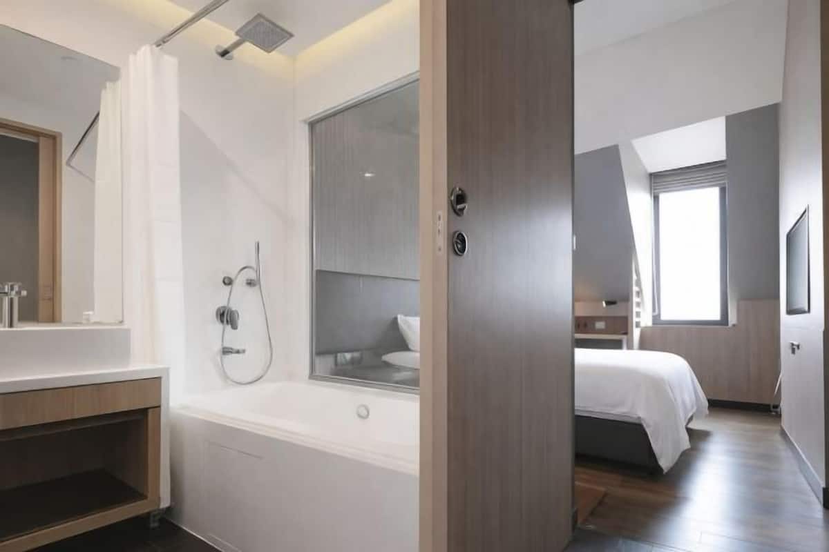 In-room safe, desk, laptop workspace, free WiFi