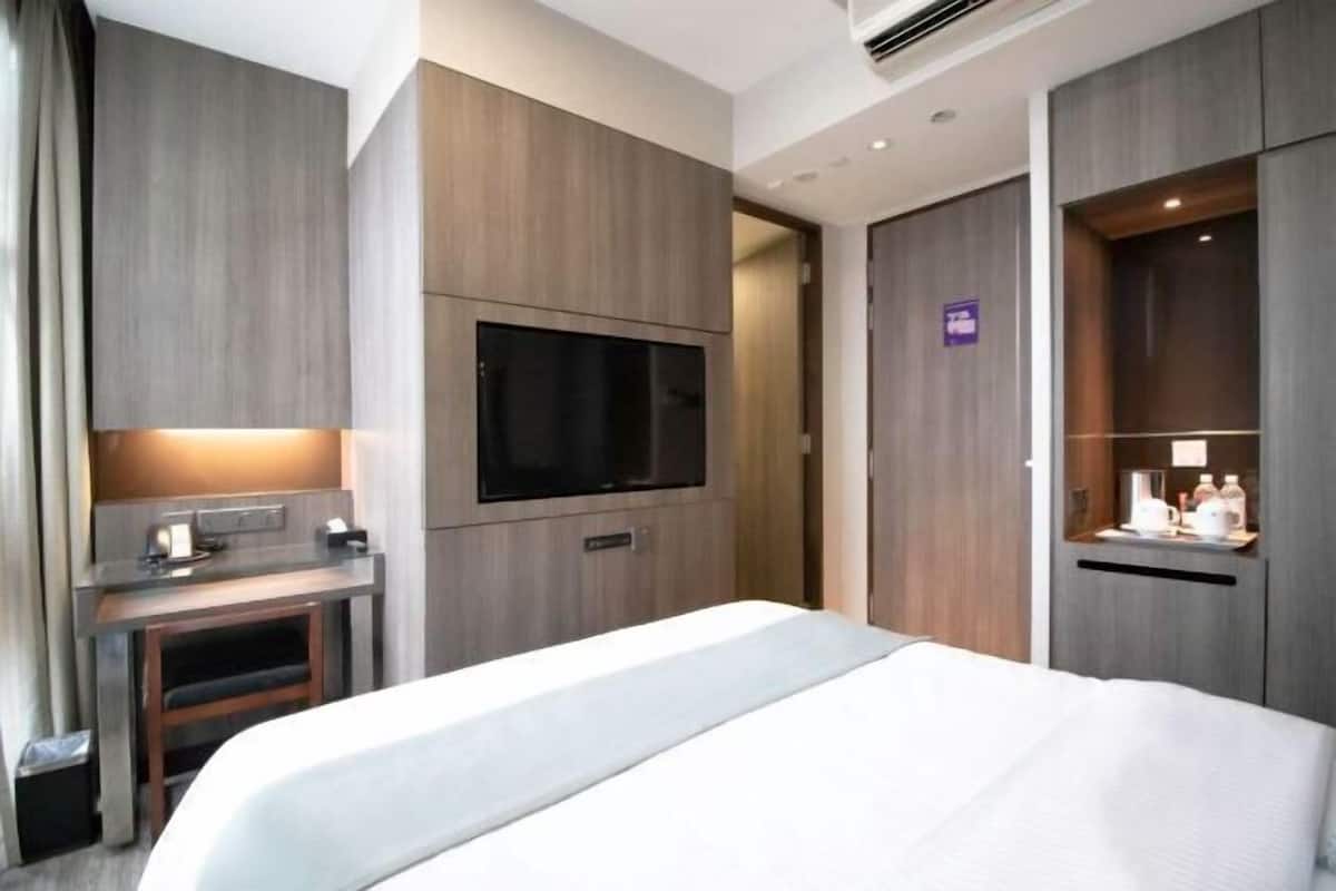 Minibar, in-room safe, desk, laptop workspace