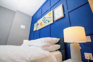 Desk, free WiFi, bed sheets - spacious 1 bed en-suite room king sized bed free WIFI,Toiletries,smart tv (lincoln)