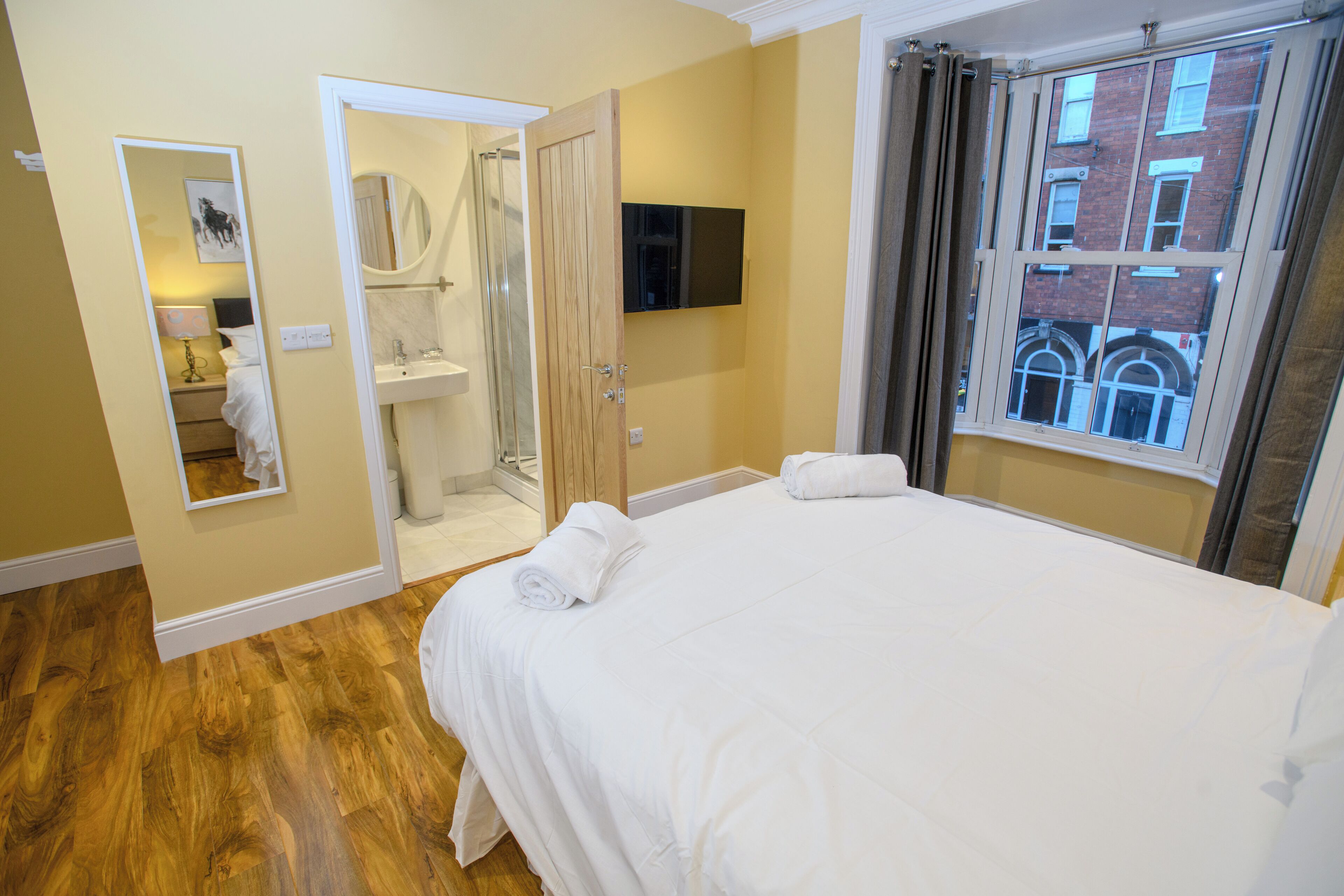 Schreibtisch, kostenloses WLAN, Bettwäsche