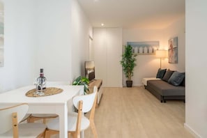 Interior - Peaceful Sunny Flat | Ace Location by HostWise (Porto)