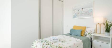 2 chambres, fer et planche Ă repasser, Wi-Fi, literie fournie