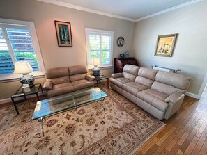 Älytelevisio, DVD-soitin, kirjoja