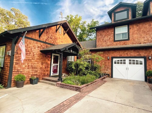 A Spacious and Elegant 3BR Californian Retreat