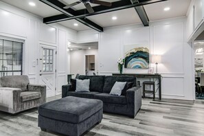 Smart TV, fireplace, ping pong, books