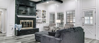 Perfect location; plenty of space; Pets welcome