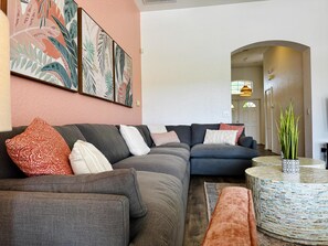 Exterior - Convenient to Restaurants, Pool, Golf Views (Davenport)