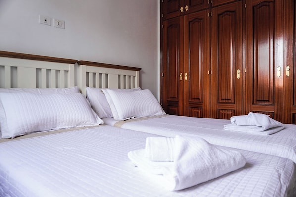 2 chambres, fer et planche à repasser, accès au Wi-Fi (inclus)