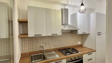 Camera Luxury, balcone, vista città | Cucina condivisa