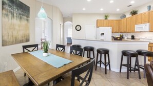 Exterior - Luxury 5 Bed Pool Home - Golf Course Views 521 (Davenport)