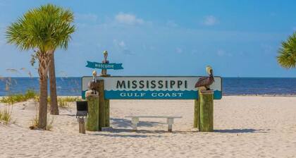 New Reno - Bungalow Near Beach - Walk to Casino & Downtown - "The Purple Frog"