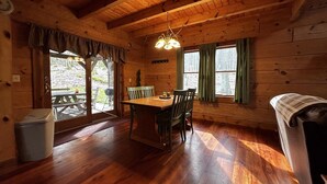 Exterior - Rustic and Charming Cozy Cabin (Terra Alta)
