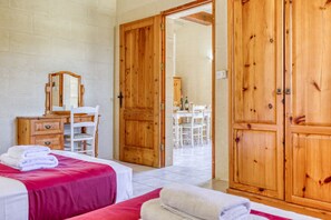 1 Schlafzimmer, Bügeleisen/Bügelbrett, Bettwäsche