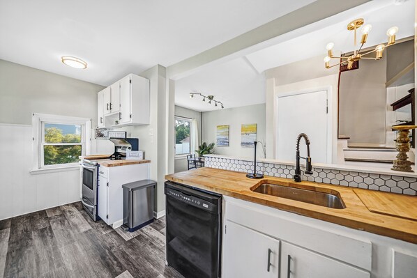 Réfrigérateur, four, plaque de cuisson, lave-vaisselle