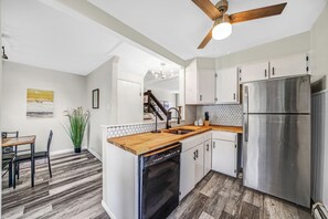 Réfrigérateur, four, plaque de cuisson, lave-vaisselle