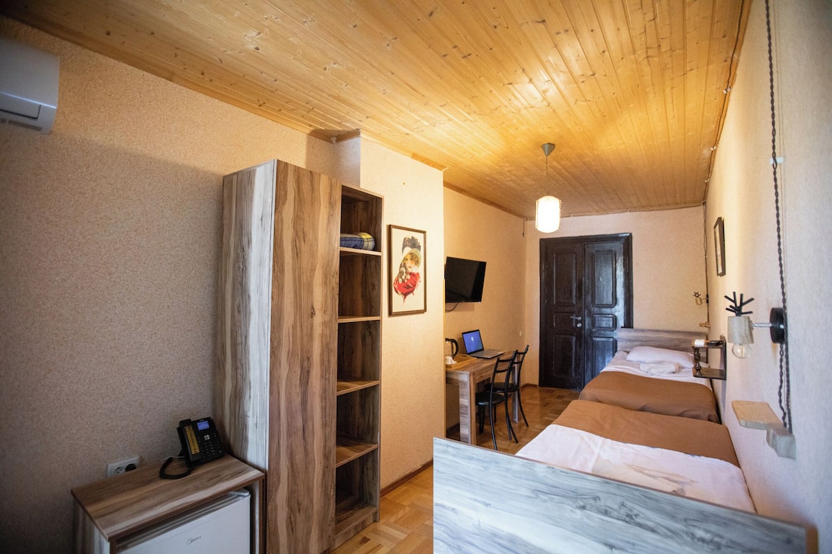 Premium bedding, in-room safe, desk, laptop workspace