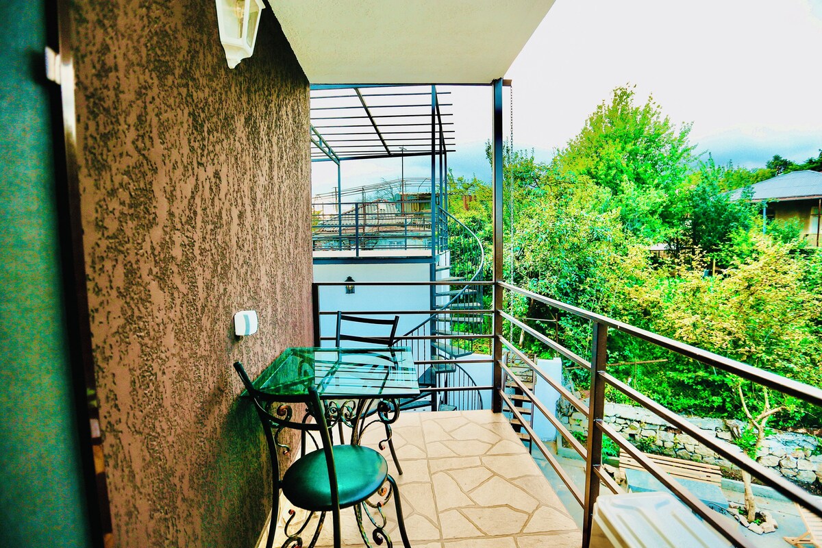 Standard Twin Room with Garden View (302)
