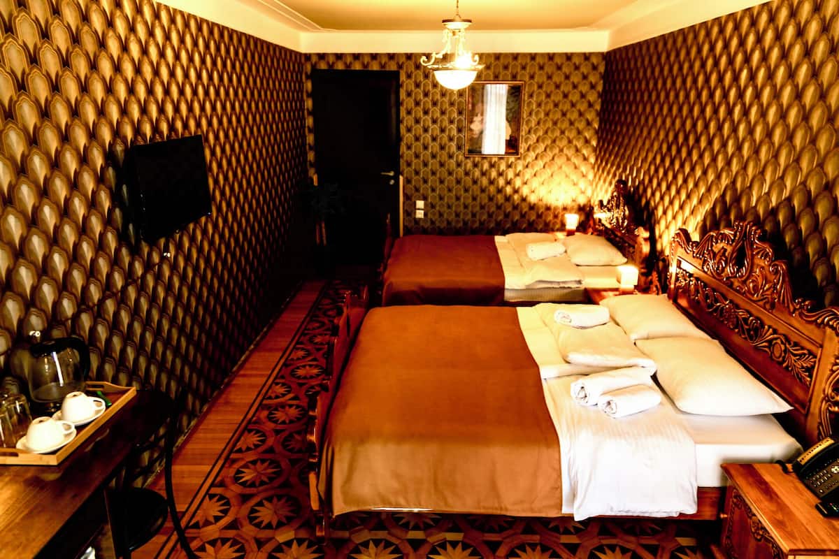 Premium bedding, in-room safe, desk, laptop workspace