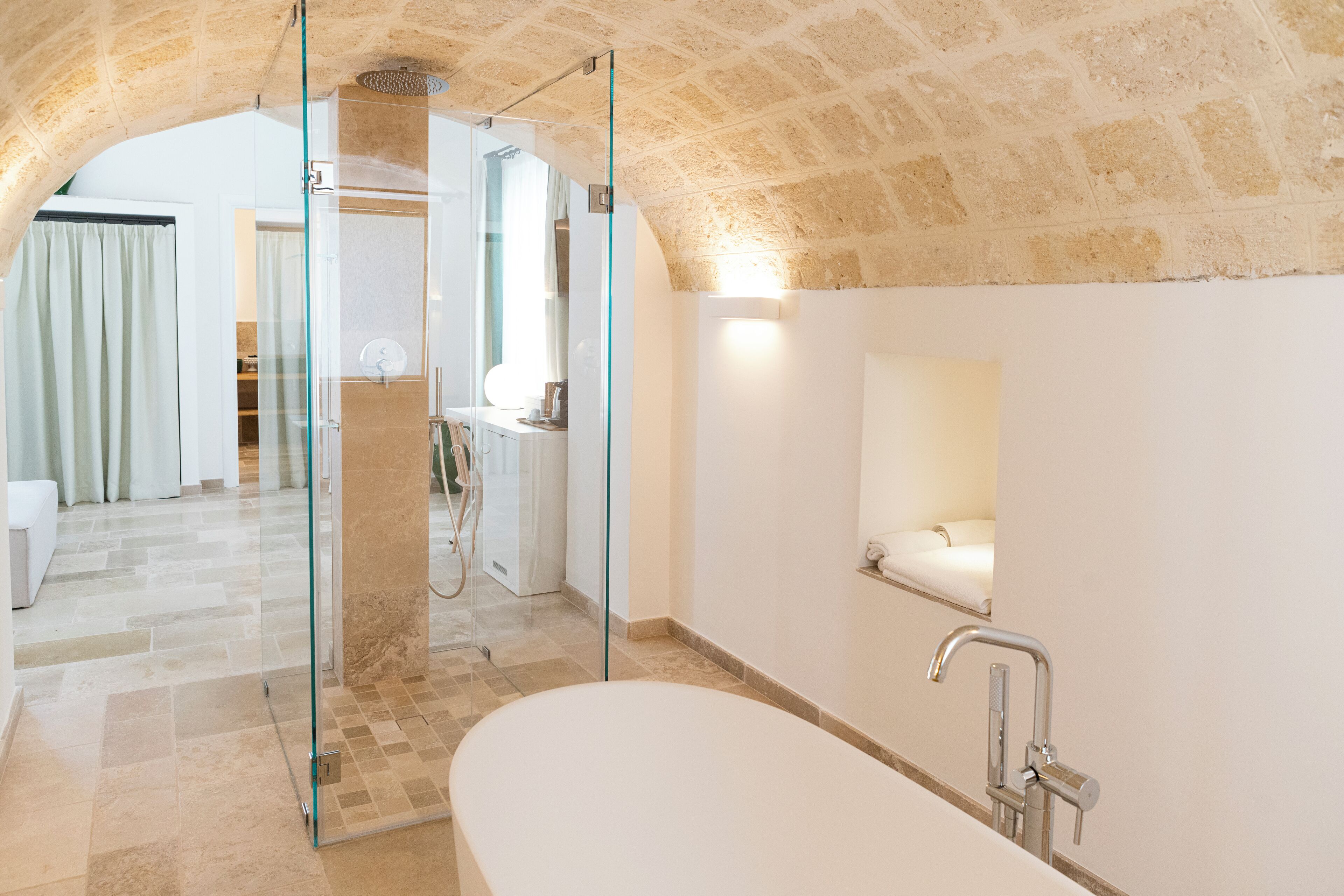 Deluxe Room | Bathroom