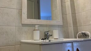 Apartment | Bathroom - Es Cuco Apartments  (Ferreries)